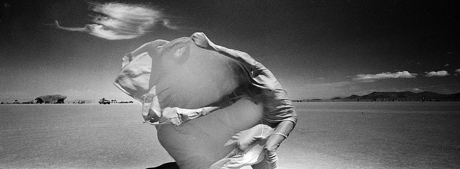 乌托邦之二（Utopia II）火人节，2006，第 14 张，田城黑白红外摄影