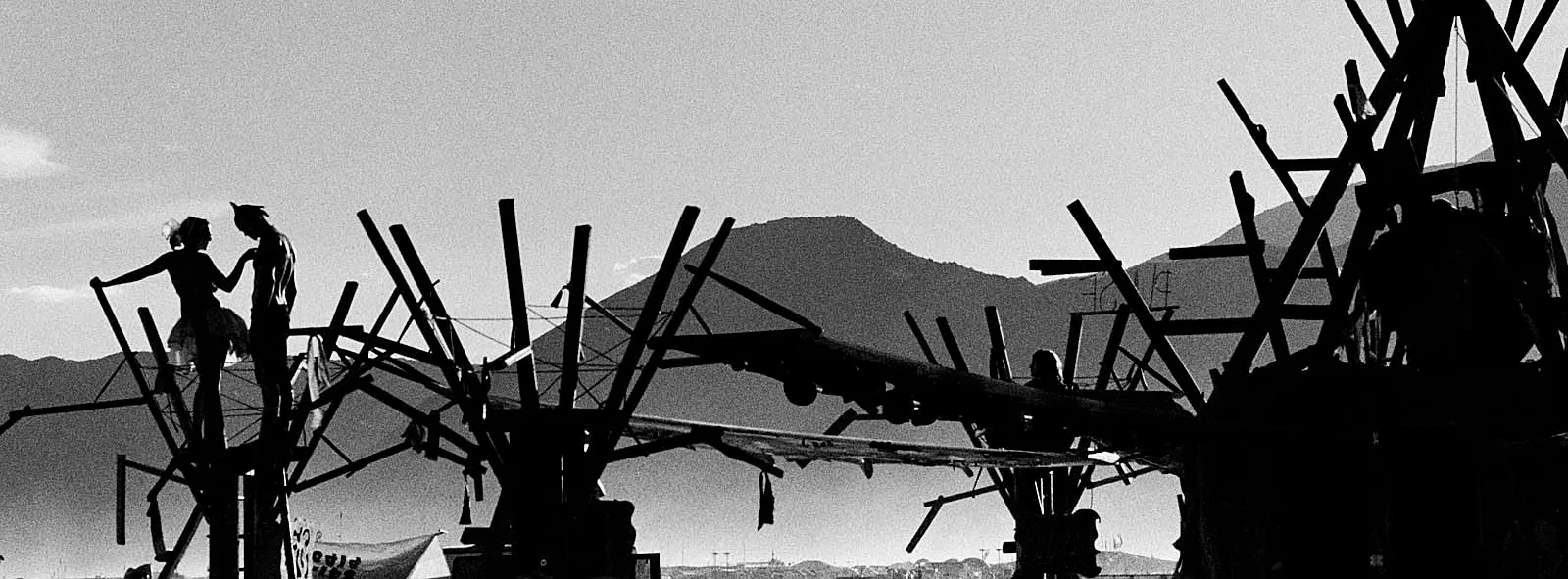 乌托邦之三（Utopia III）火人节，2007，第 8 张，田城黑白红外摄影