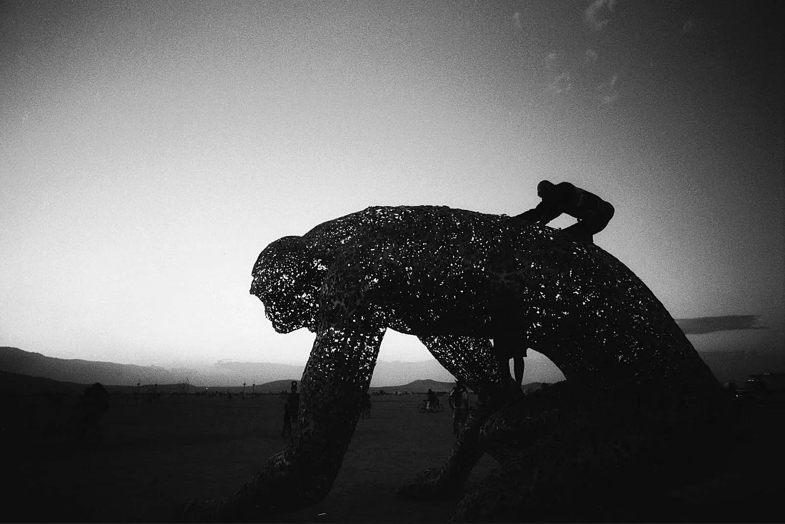 乌托邦之三（Utopia III）火人节，2007，第 16 张，田城黑白红外摄影