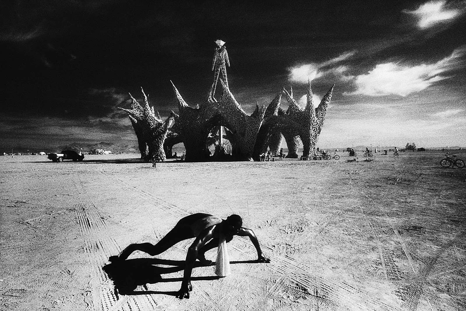 乌托邦之五（Utopia V）火人节，2009，第 2 张，田城黑白红外摄影