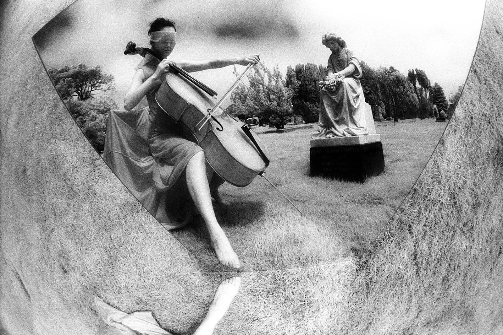 Requiem (安魂曲), California, 2011, photo 5 by Felix Tian