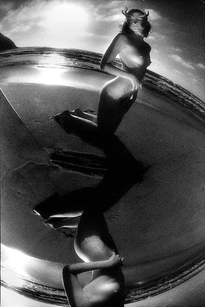 Siren (海妖), California, 2011, photo 4 by Felix Tian